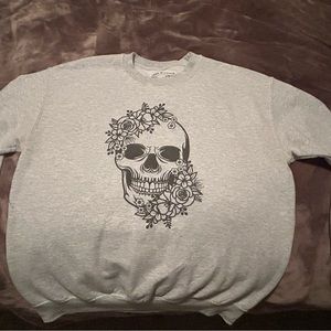 Womens Crewneck sweater with flower skull